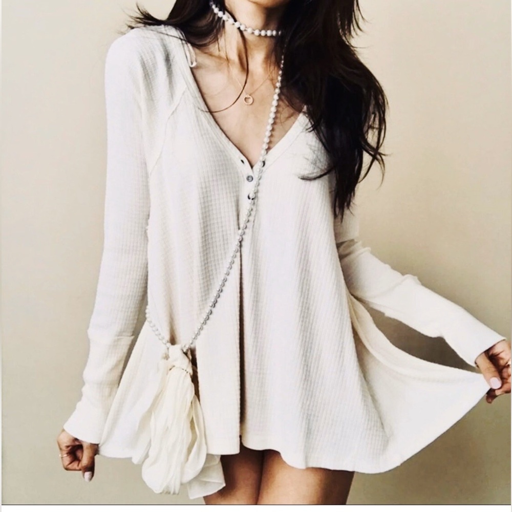 We The Free free people Cream Long Sleeve V-Neck Top; size L, new